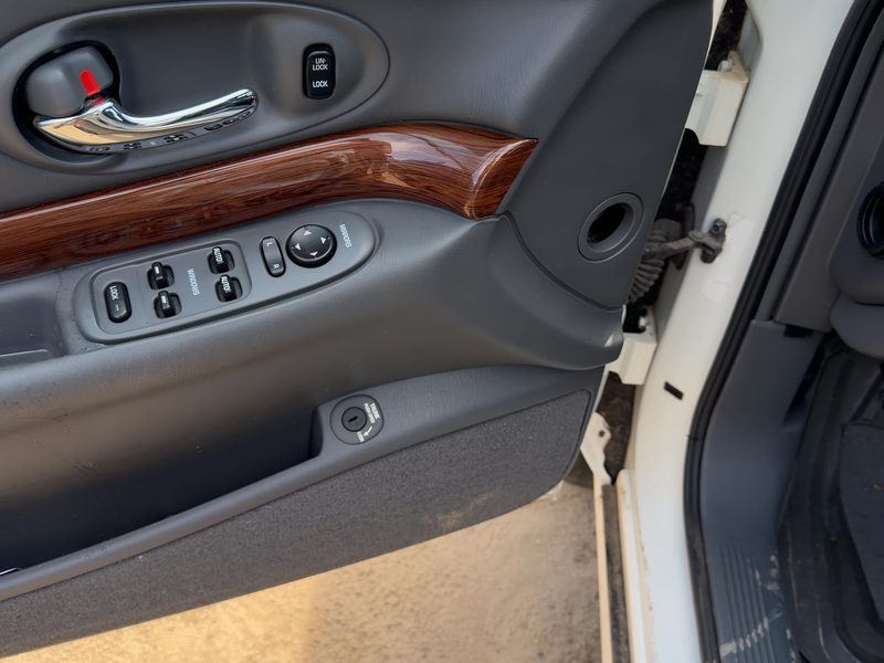2004-2005 Buick Lesabre (80 & Up) Front Door Trim Panel LH