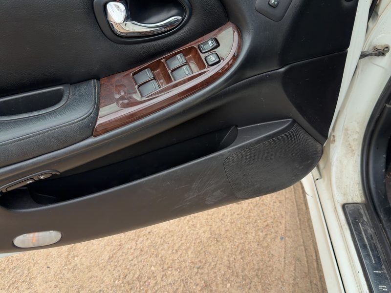 2000-2001 Infiniti I30 Front Door Trim Panel LH