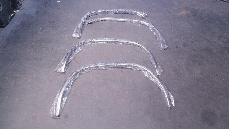 2001-2006 GMC Yukon Fender Moulding