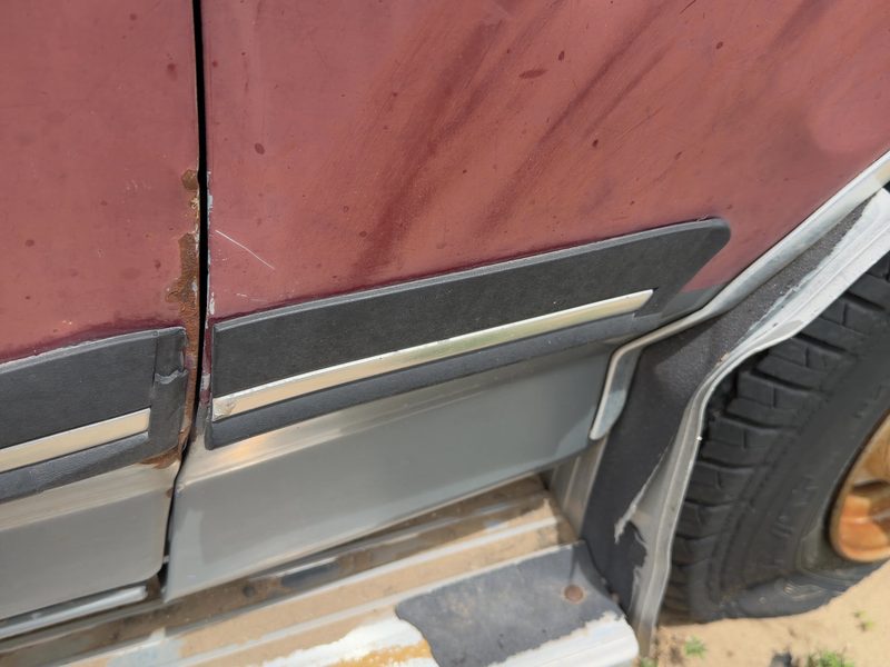 1989 Ford Pickup F150 Series Fender Moulding RH