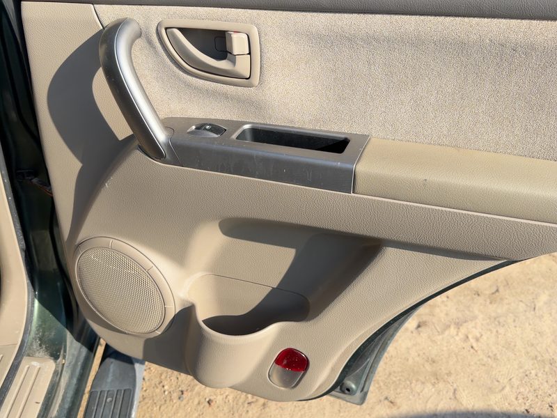2005-2006 Kia Sorento Rear Door Trim Panel RH