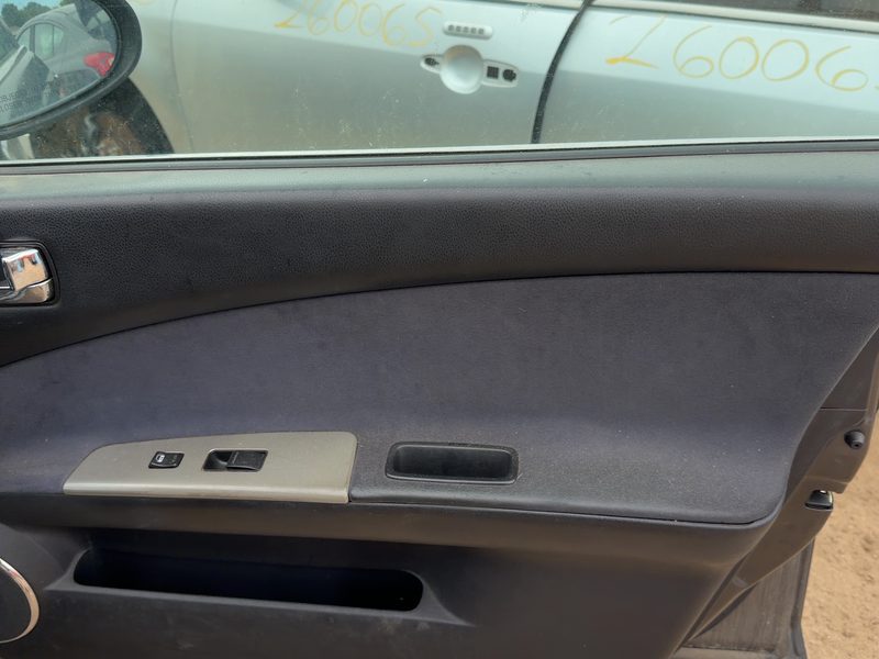 2005-2006 Nissan Altima Front Door Trim Panel RH