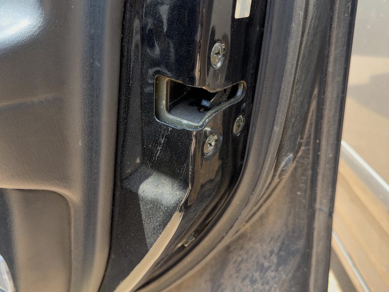 1998 Nissan Maxima Front Door Latch RH