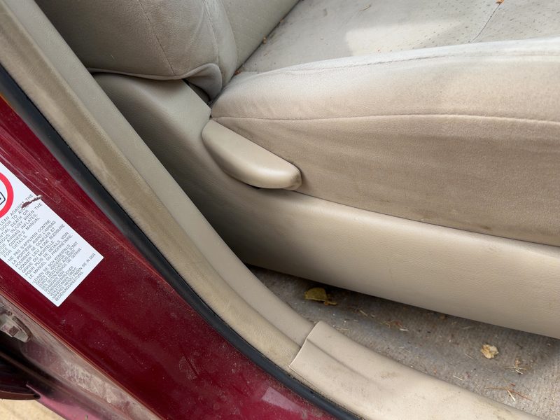 2005 Toyota Prius Seat Track RH