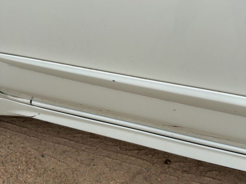 2000-2001 Infiniti I30 Front Door Moulding LH