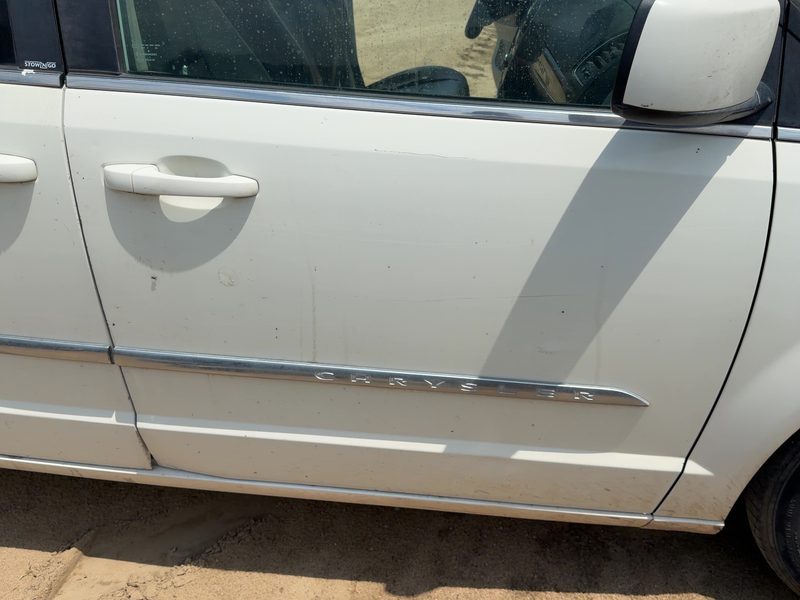 2008-2020 Chrysler Town & Country Front Door RH