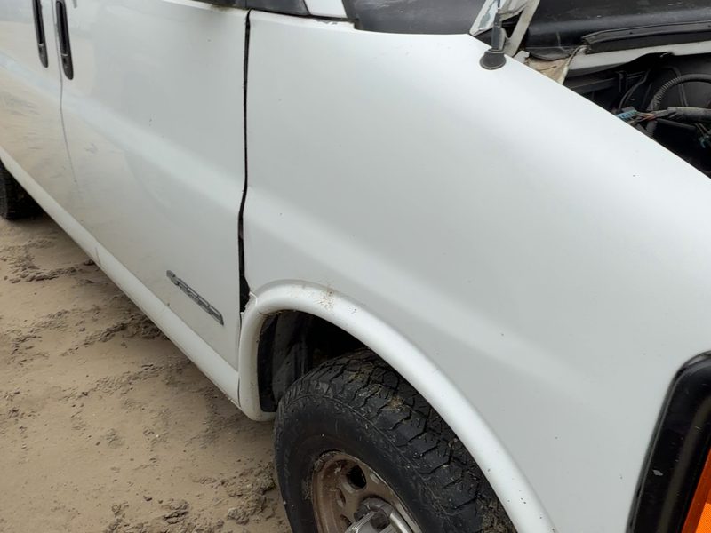 1996-2002 Chevrolet Van Express 2500 Series Fender RH