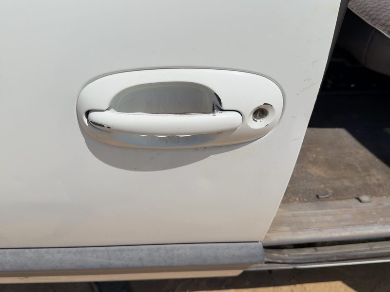 1999 Chrysler Town & Country Outside Door Handle LH
