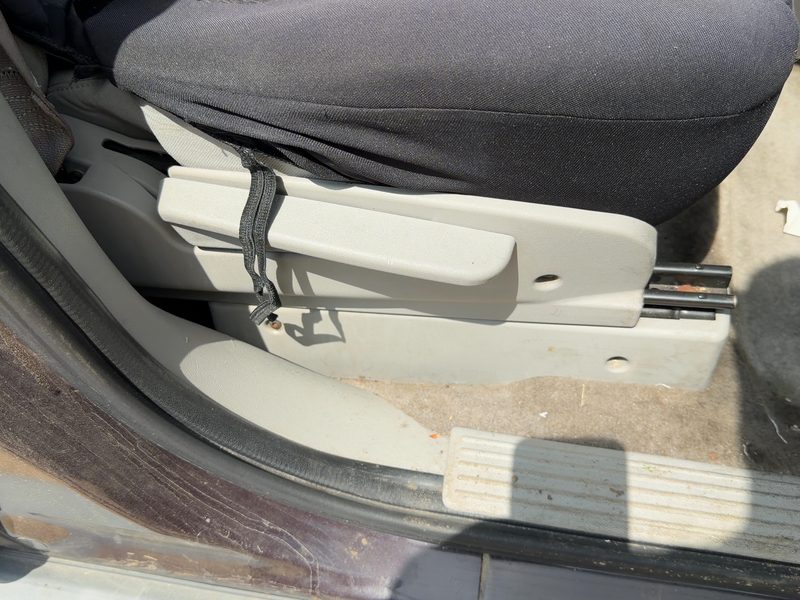 2006 Chevrolet Equinox Seat Track RH