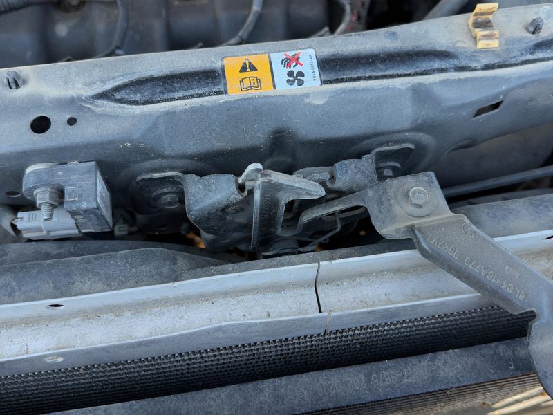 2008 Mercury Mariner Radiator Support
