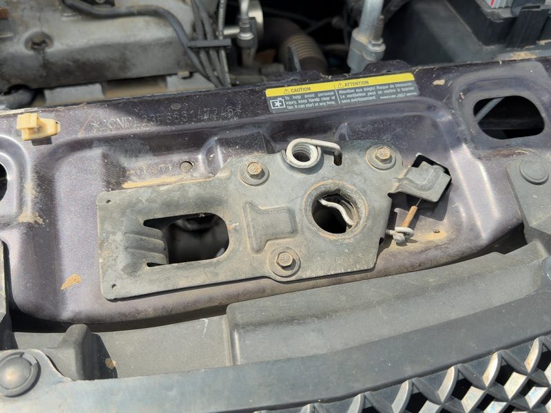 2005-2006 Chevrolet Equinox Radiator Support