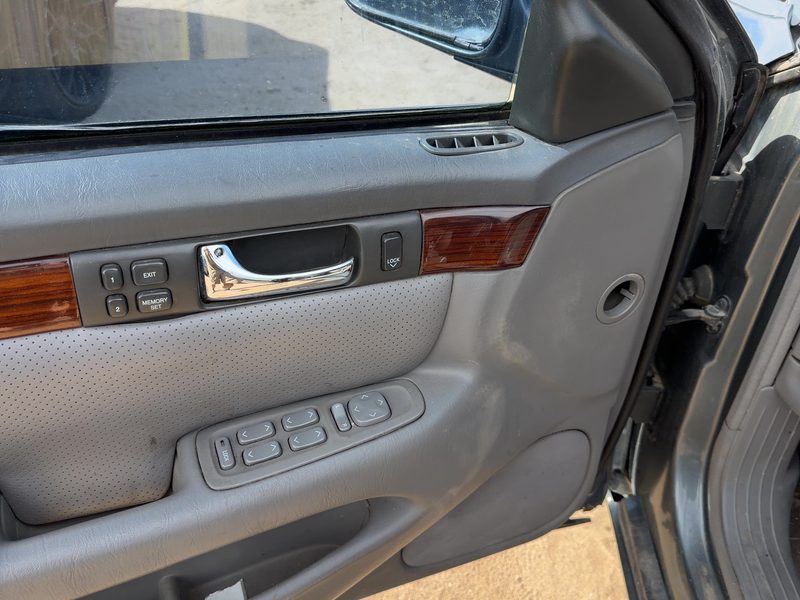 2001-2004 Cadillac Seville Front Door Trim Panel LH