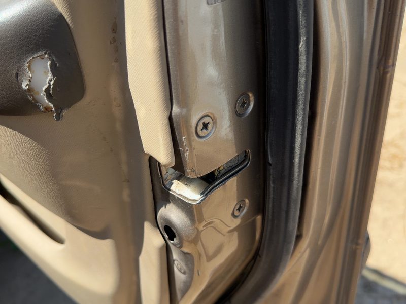 2002-2006 Honda Crv Front Door Latch RH