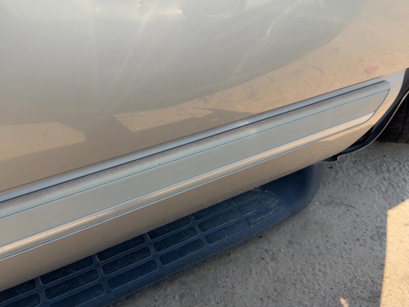 2000-2006 Chevy/gmc Suburban 1500 Series Front Door Moulding RH