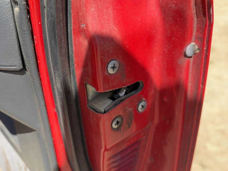 1994 Nissan Pathfinder Front Door Latch RH