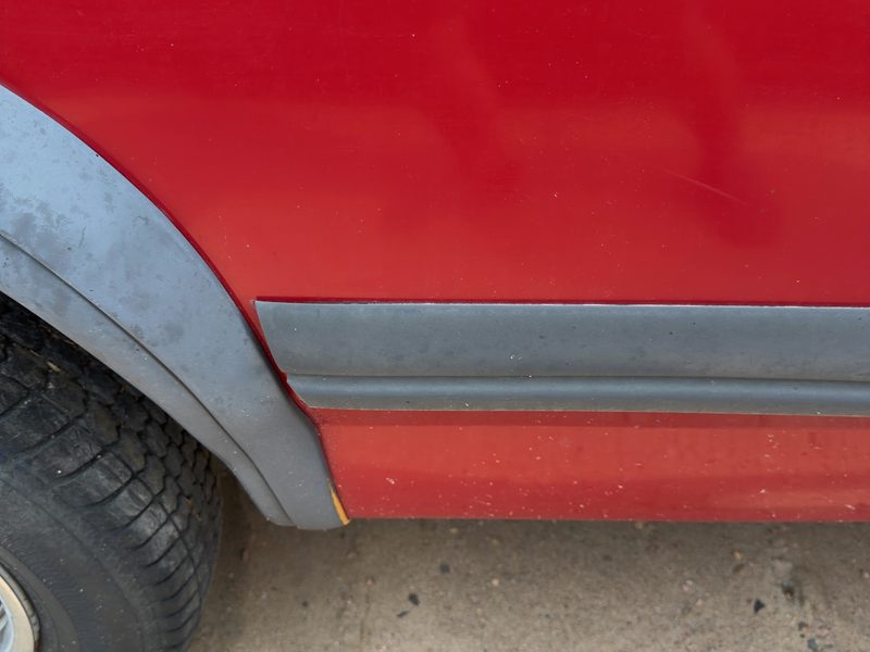 1991 Dodge Dakota (mid-size) Quarter Panel Moulding RH