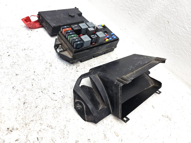 2000-2005 Buick Century Engine Fuse Box