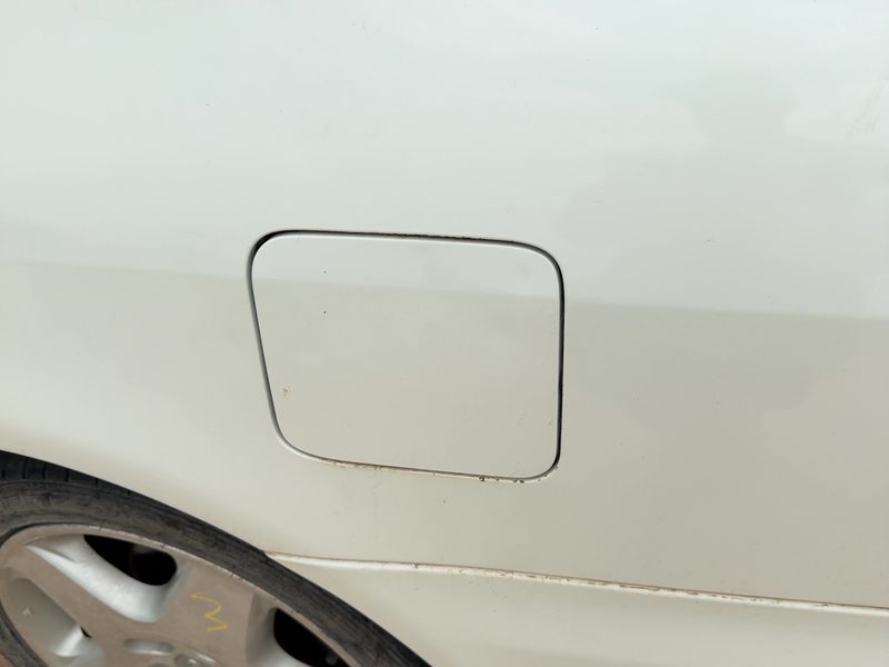 2000-2004 Infiniti I30 Fuel Tank Door