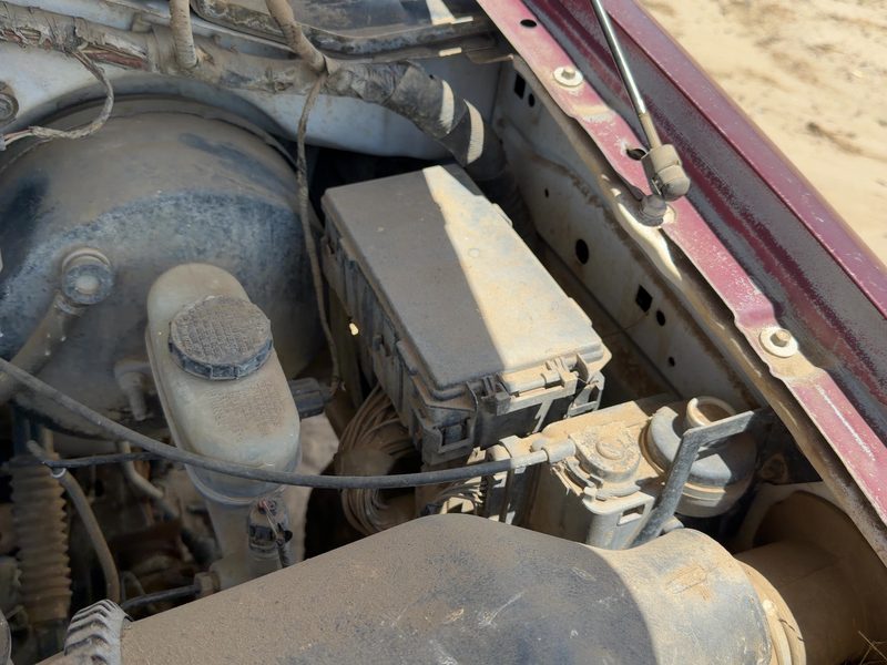 2000-2003 Ford Pickup F150 Series Engine Fuse Box