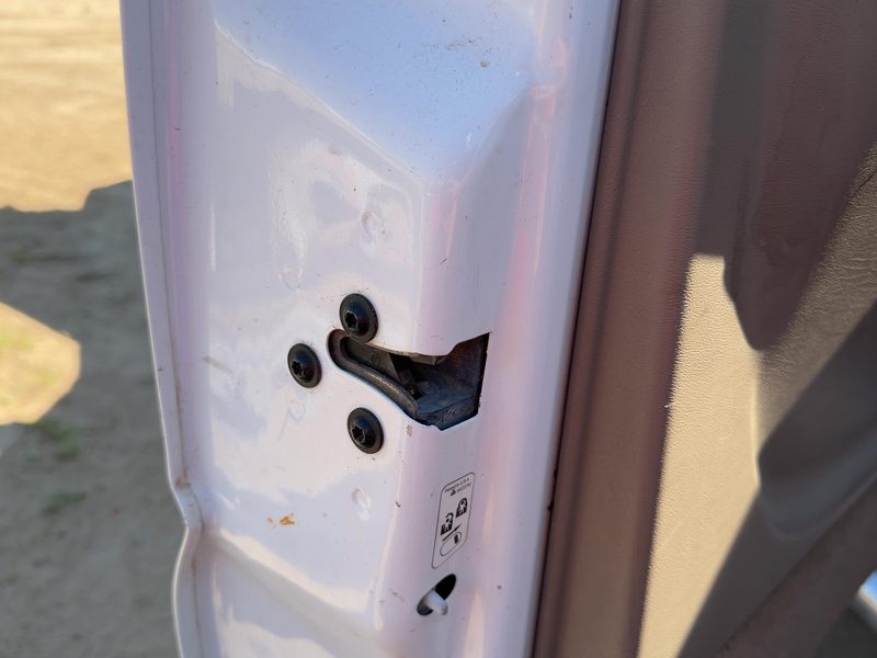 2000-2007 Chevrolet 2500 Silverado Pickup Rear Door Latch LH