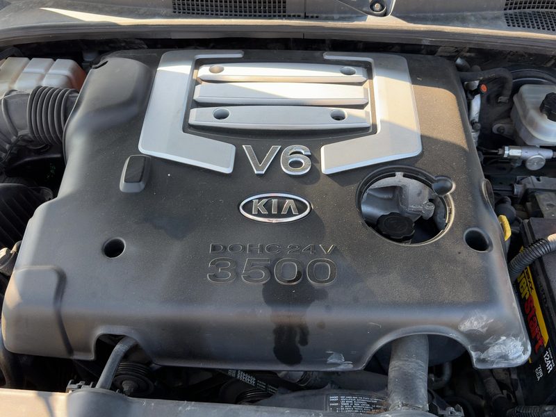 2003-2006 Kia Sorento Engine Cover