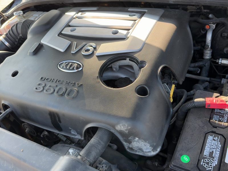 2003-2006 Kia Sorento Engine Cover