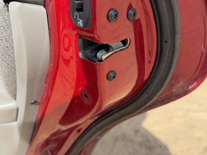 2000-2007 Ford Taurus(see Also Taurus X) Rear Door Latch RH
