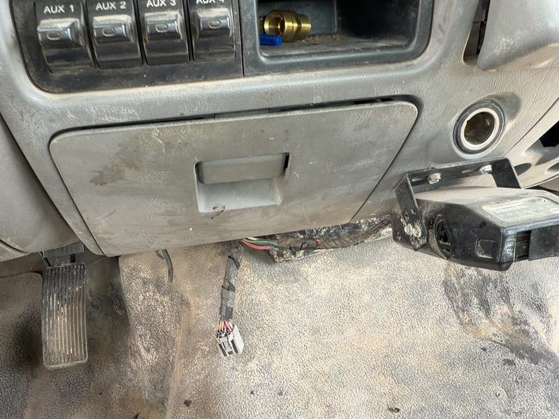 2005-2007 Ford F350 Super Duty Pickup Dash Panel