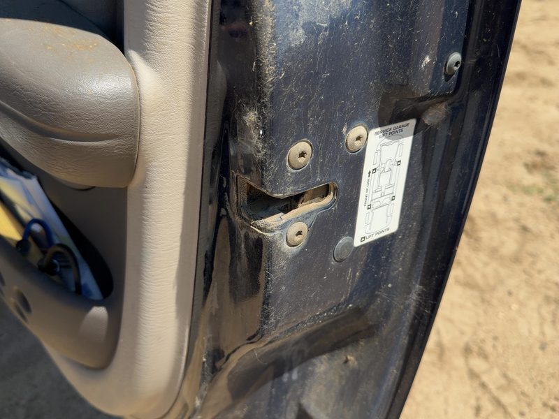 2001 Pt Cruiser Front Door Latch RH