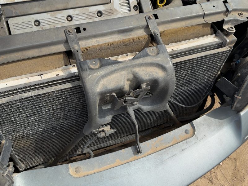 1997-2005 Cadillac Seville Radiator Support
