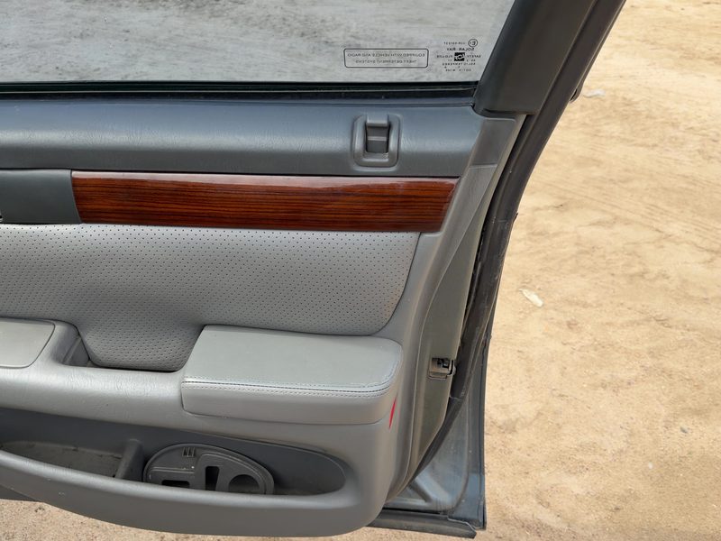 2001-2003 Cadillac Seville Front Door Trim Panel RH