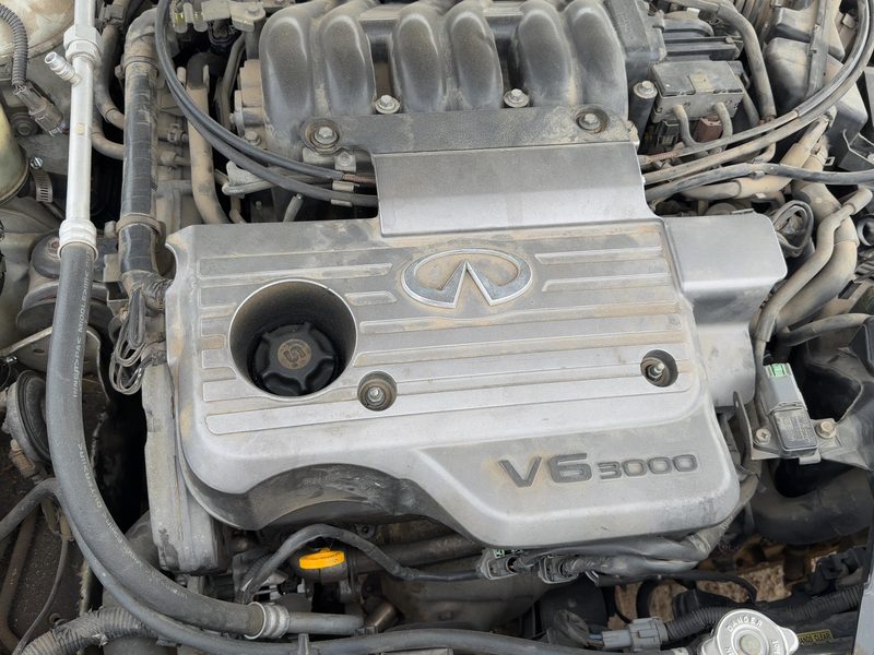 2000 Infiniti I30 Engine Cover