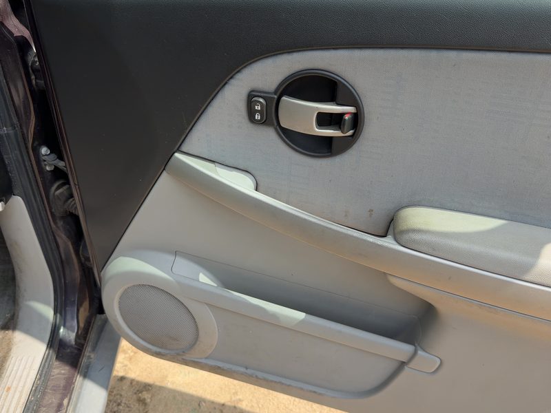 2005-2006 Chevrolet Equinox Front Door Trim Panel RH