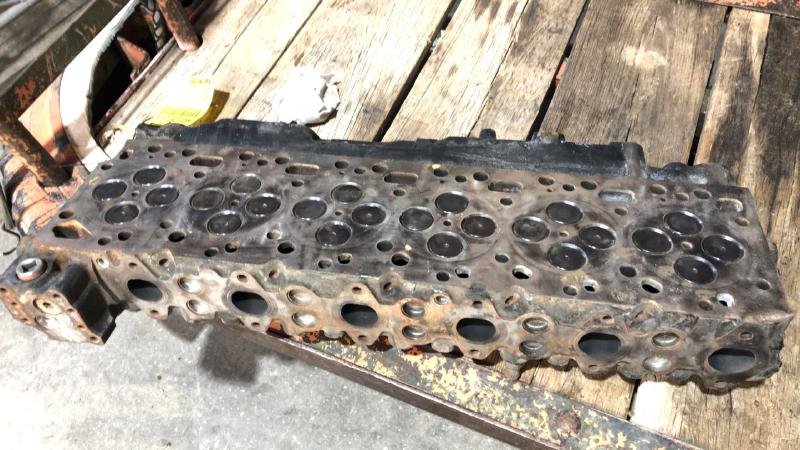 1998-2002 Dodge Ram Pickup 2500 Series Cylinder Head