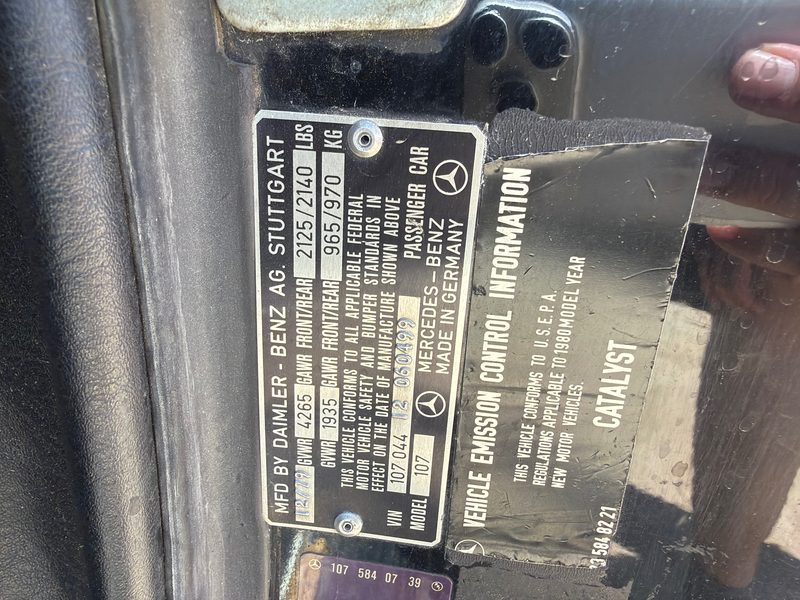 1980 Mercedes 450 Quarter Panel Moulding RH