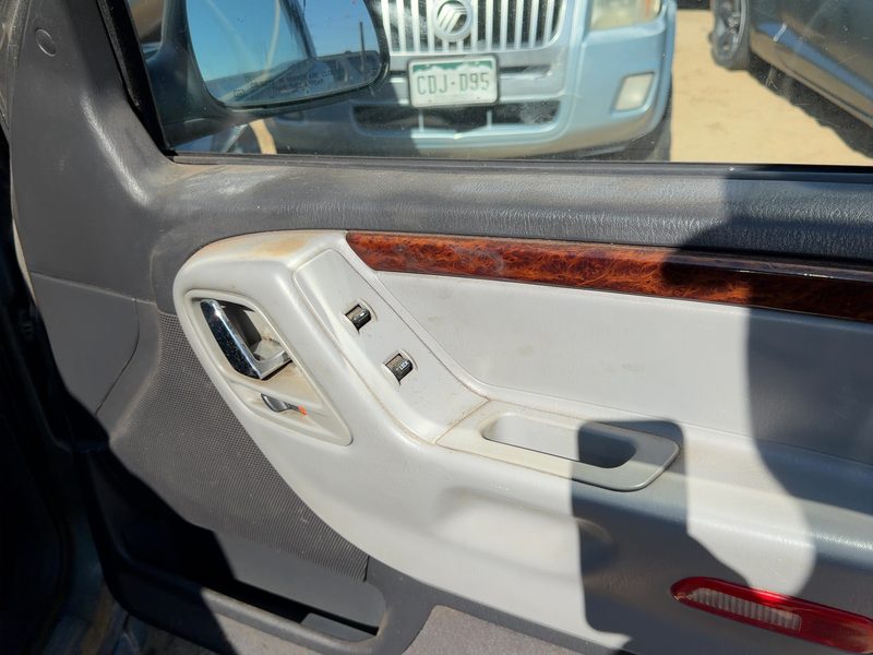 2002-2003 Jeep Grand Cherokee Front Door Trim Panel RH