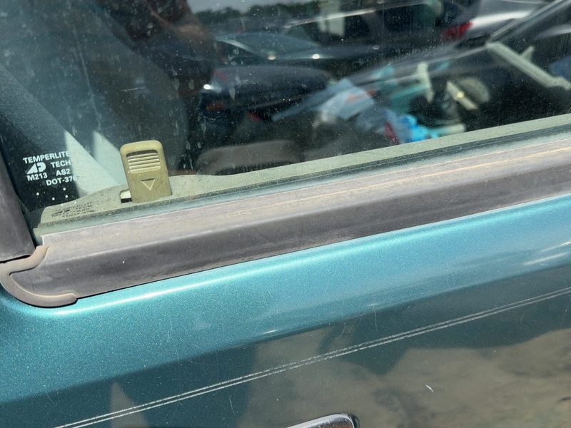 1995 Isuzu Rodeo Front Door Moulding RH