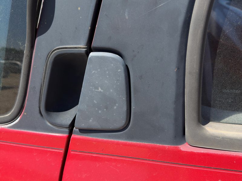 1994 Nissan Pathfinder Outside Door Handle RH