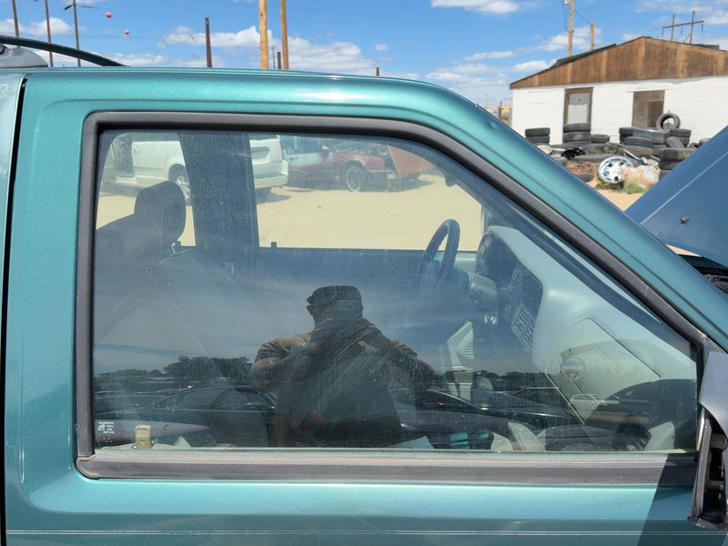 1994-1997 Isuzu Rodeo Front Door Glass/Window RH