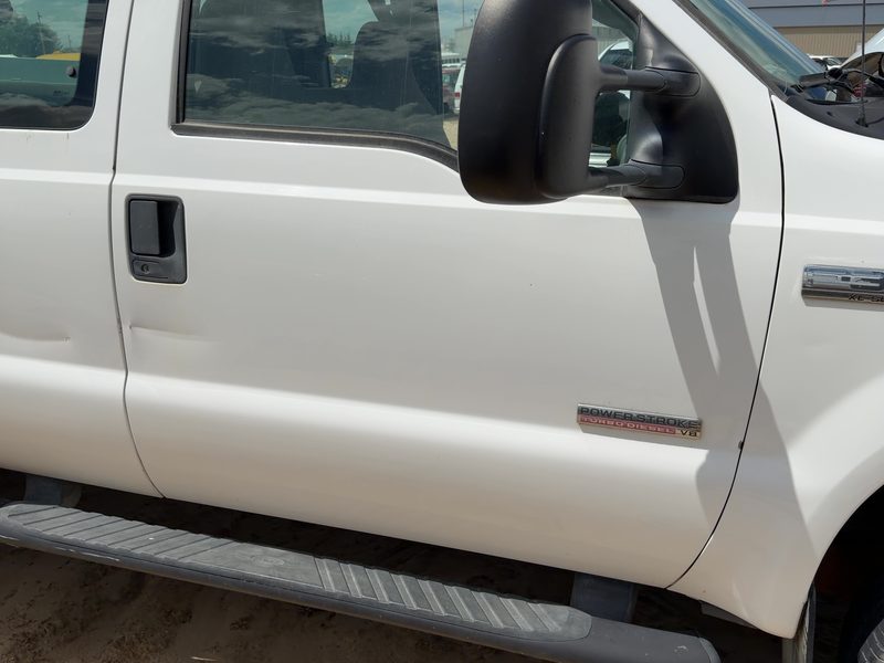 2005 Ford F350 Super Duty Pickup Front Door RH