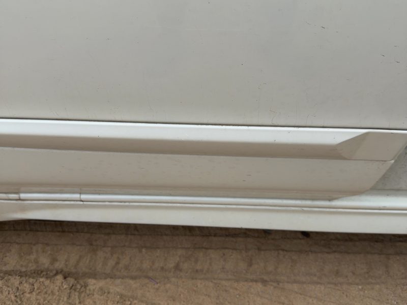 2000-2001 Infiniti I30 Rear Door Moulding RH